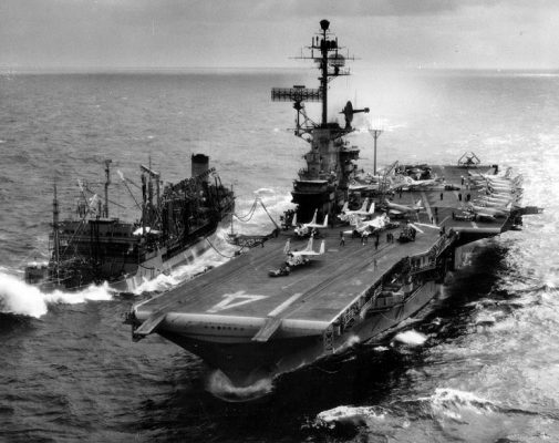 USS_Ticonderoga_(CVA-14)_refueling_from_USS_Ashtabula_(AO-51)_off_Vietnam_c1966