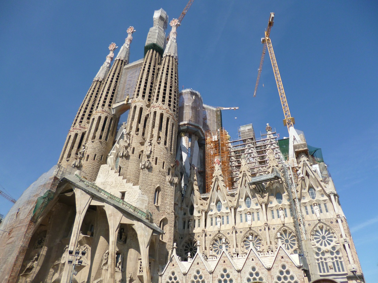 la-sagrada-familia-327659_1280