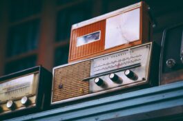 radio-2974649_1280