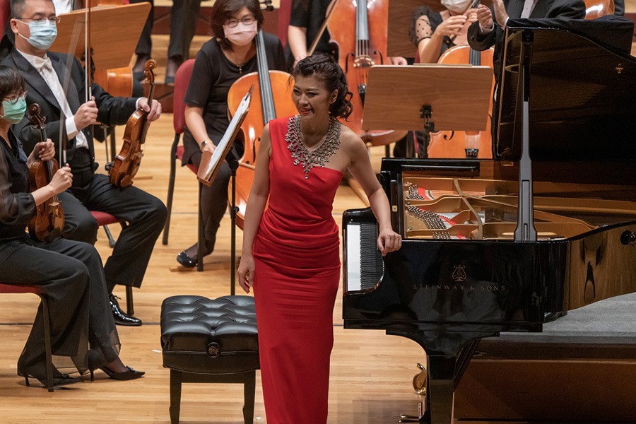 鋼琴家陳毓襄於NTSO 2021樂季開季音樂會與水藍合作演出-900x600