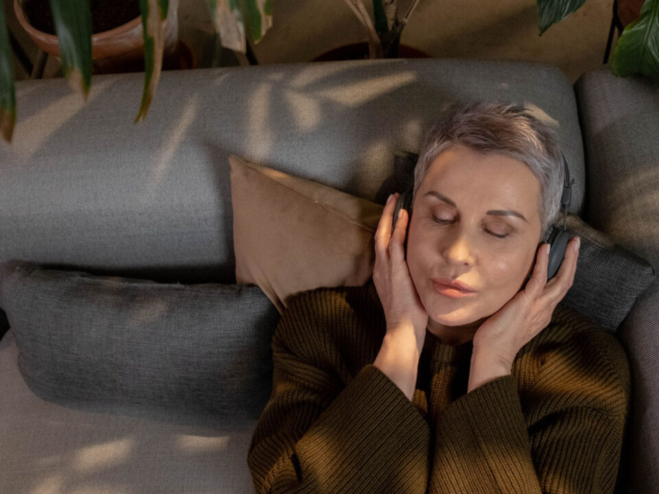 listening-at-home_1200*800