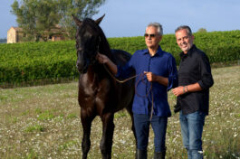 Andrea e Alberto Bocelli
nella foto anche la moglie di Alberto Cinzia Bocelli ed in cantina il figlio