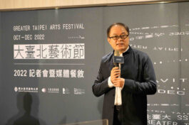 圖2：總策展(劃)人陳志誠校長介紹2022大臺北藝術節策劃理念。_