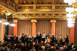 1-圖說：小提琴家陳慕融與國臺交弦樂團於2022年9月巡迴維也納、立陶宛，大獲當地愛樂者好評(攝於維也納愛樂協會布拉姆斯廳)_
