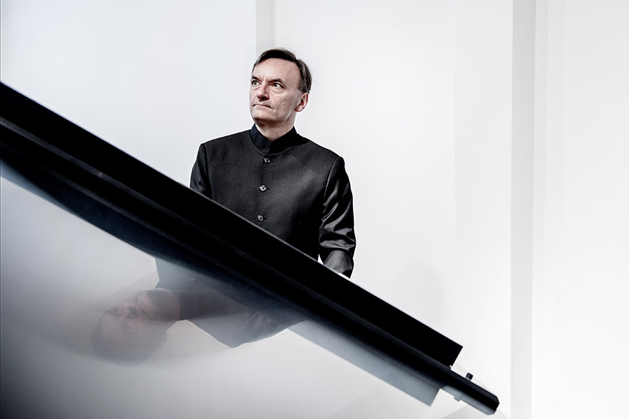 Stephen Hough - 1 (credit Sim Canetty-Clarke)_