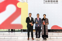圖5 第21屆台新藝術獎 三大獎得主合影 左至右 高森信男、黨若洪、李貞葳_
