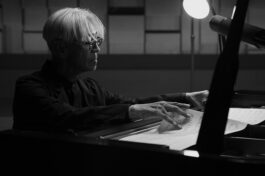 002【坂本龍一OPUS】劇照_本片在南韓叫好叫座，更獲譽「連翻樂譜都如音樂一般」_