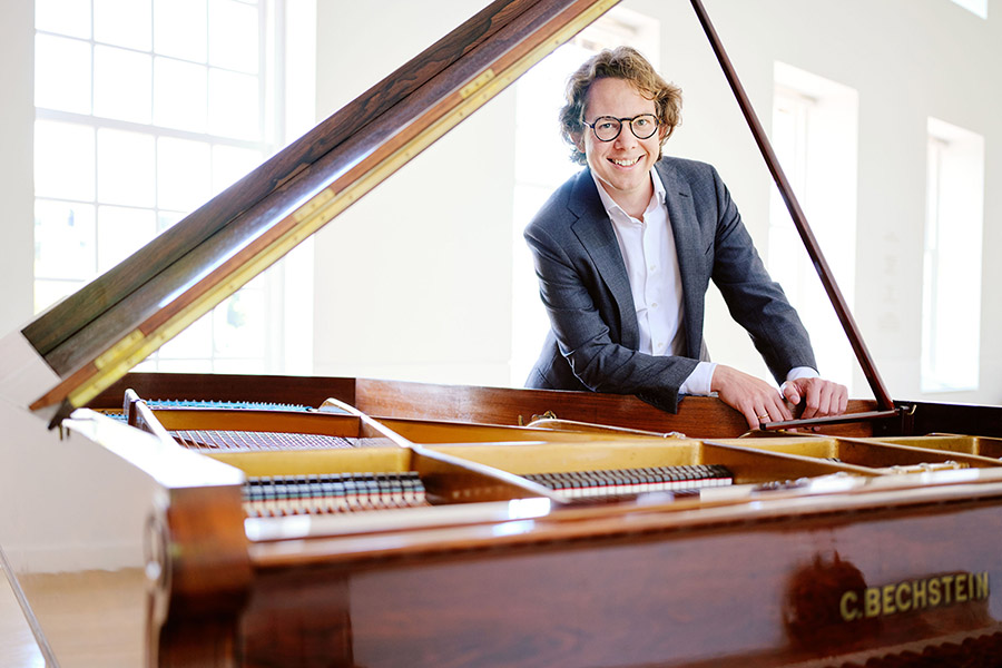 Hannes Minnaar_2021_Green Room Creatives-Lars van den Brink_6-