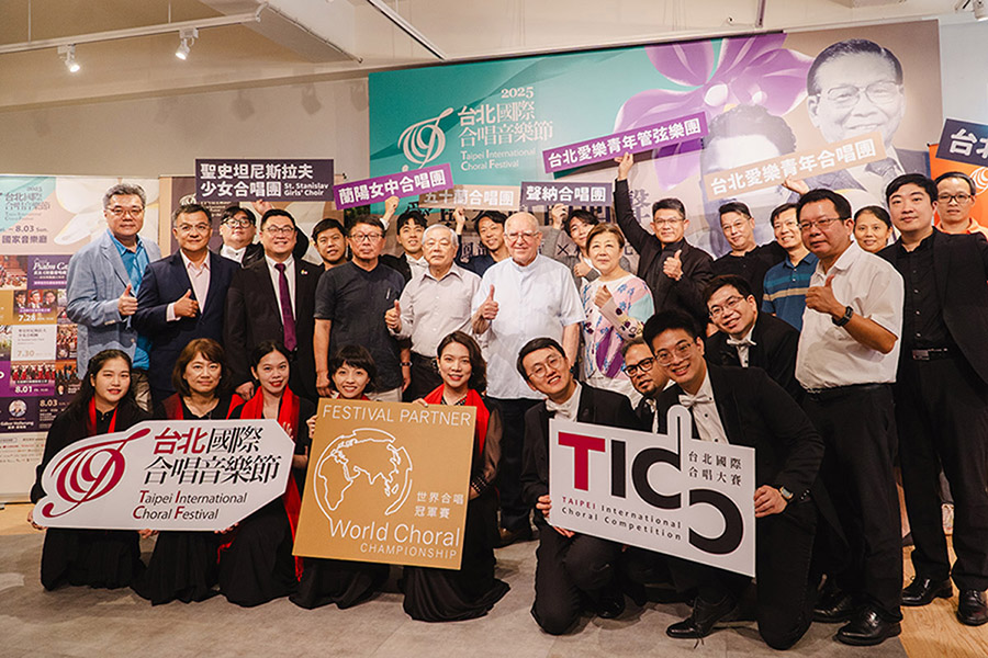 圖片4：2025台北國際合唱音樂節暨《祝福之地：愛與奉獻的回聲》特展發布記者會大合照_