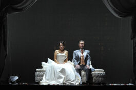 劇照12-請標示©HansJoergMichel／Deutschen Oper am Rhein｜2014年德國萊茵歌劇院演出劇照，衛武營國家藝術文化中心提供。_