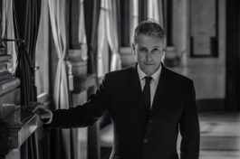 Alexander Liebreich(主照片)_